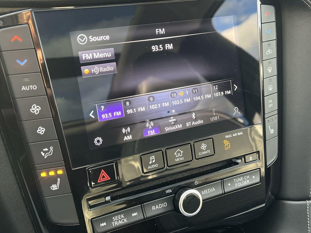 2021 Infiniti QX50 Luxe AWD, MOONROOF, HEATED LEATHER SEATS, POWER LIFTGATE, REMOTE START, BACK UP CAM, CRUISE CONTROL!! Photo