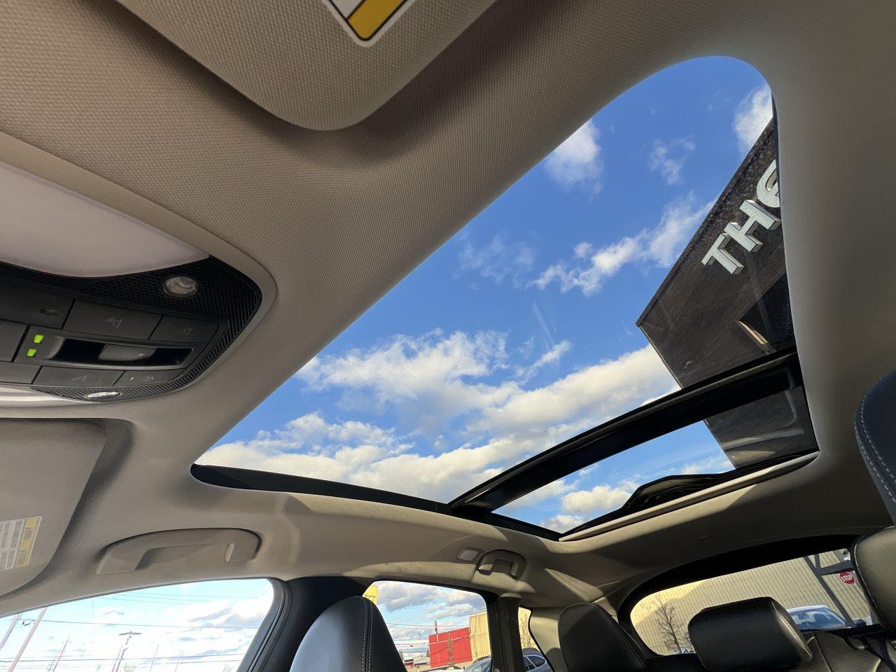 2021 Infiniti QX50 Luxe AWD, MOONROOF, HEATED LEATHER SEATS, POWER LIFTGATE, REMOTE START, BACK UP CAM, CRUISE CONTROL!! Photo