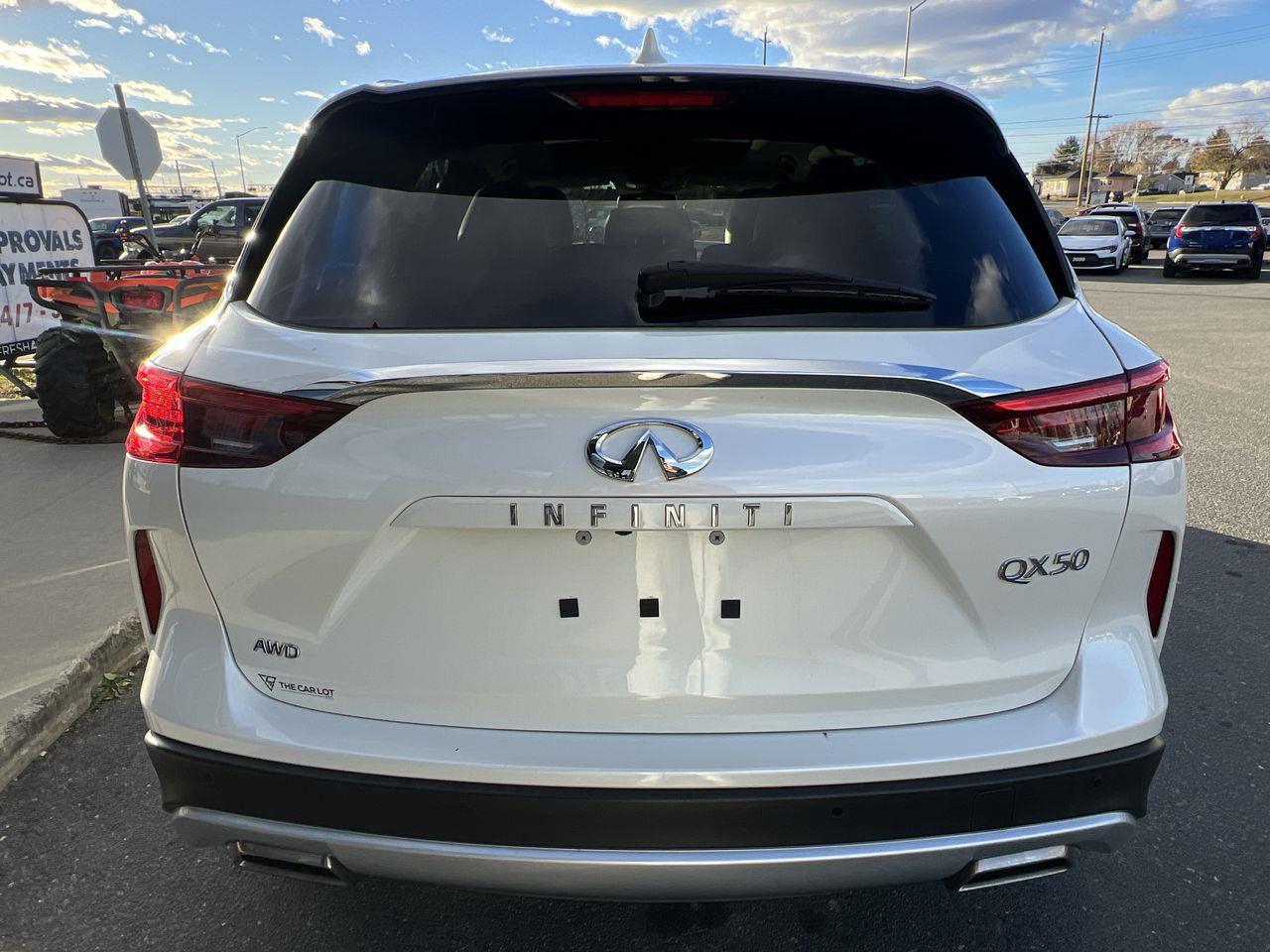 2021 Infiniti QX50 Luxe AWD, MOONROOF, HEATED LEATHER SEATS, POWER LIFTGATE, REMOTE START, BACK UP CAM, CRUISE CONTROL!! Photo