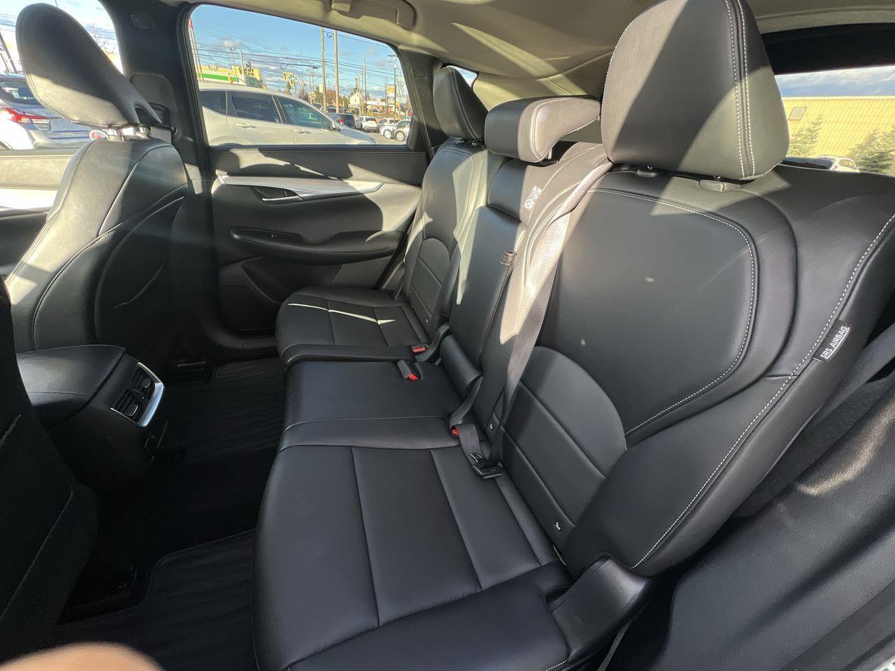 2021 Infiniti QX50 Luxe AWD, MOONROOF, HEATED LEATHER SEATS, POWER LIFTGATE, REMOTE START, BACK UP CAM, CRUISE CONTROL!! Photo