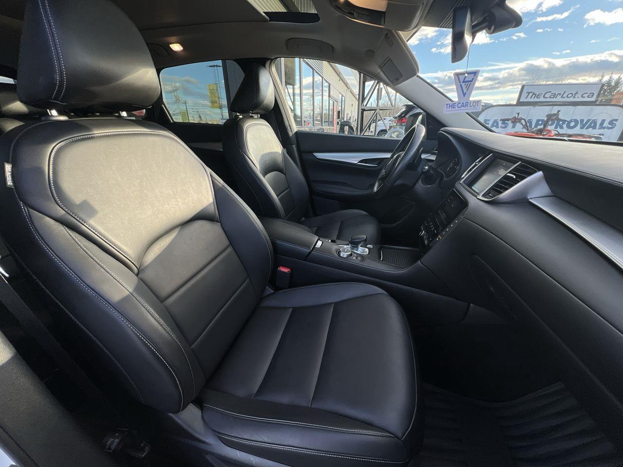 2021 Infiniti QX50 Luxe AWD, MOONROOF, HEATED LEATHER SEATS, POWER LIFTGATE, REMOTE START, BACK UP CAM, CRUISE CONTROL!! Photo