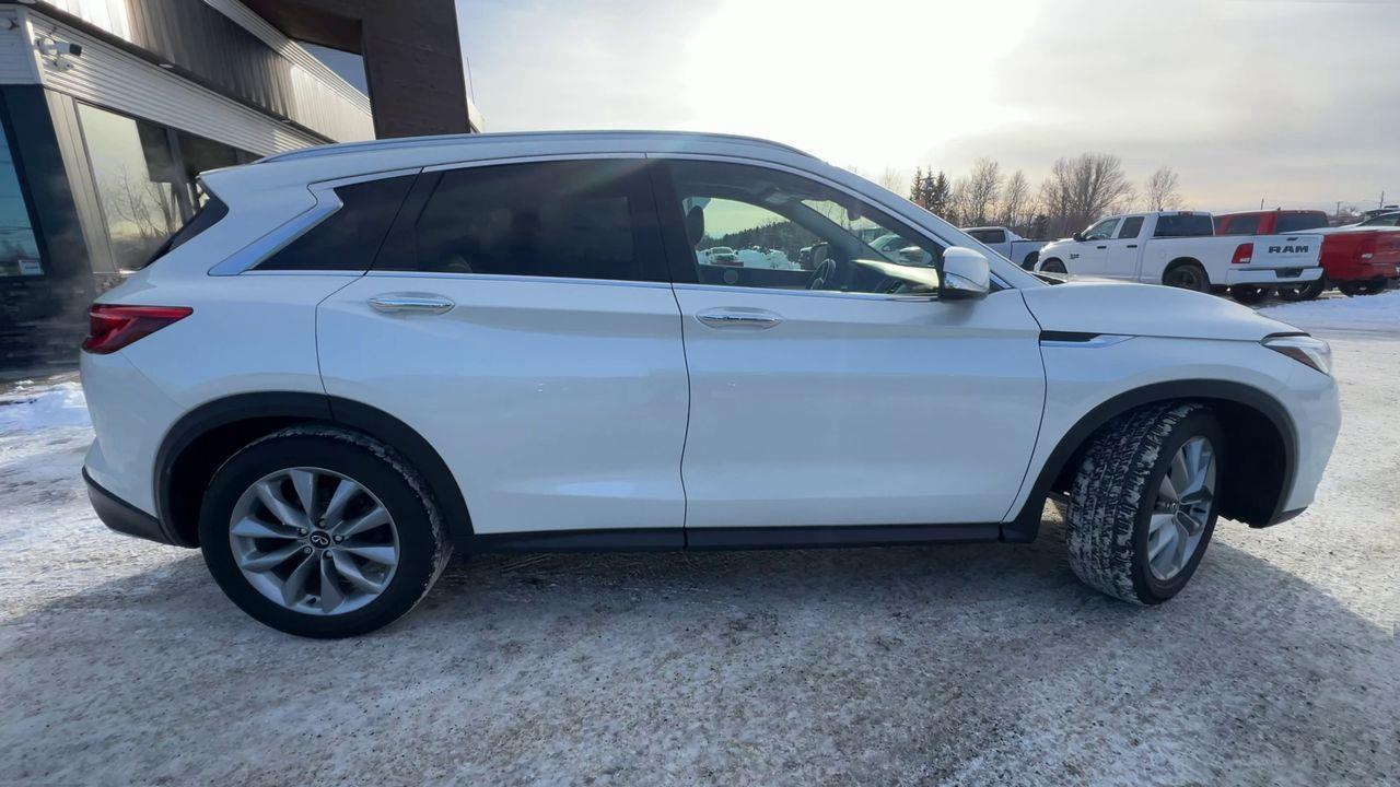 2021 Infiniti QX50 Luxe AWD, MOONROOF, HEATED LEATHER SEATS, POWER LIFTGATE, REMOTE START, BACK UP CAM, CRUISE CONTROL!! Photo