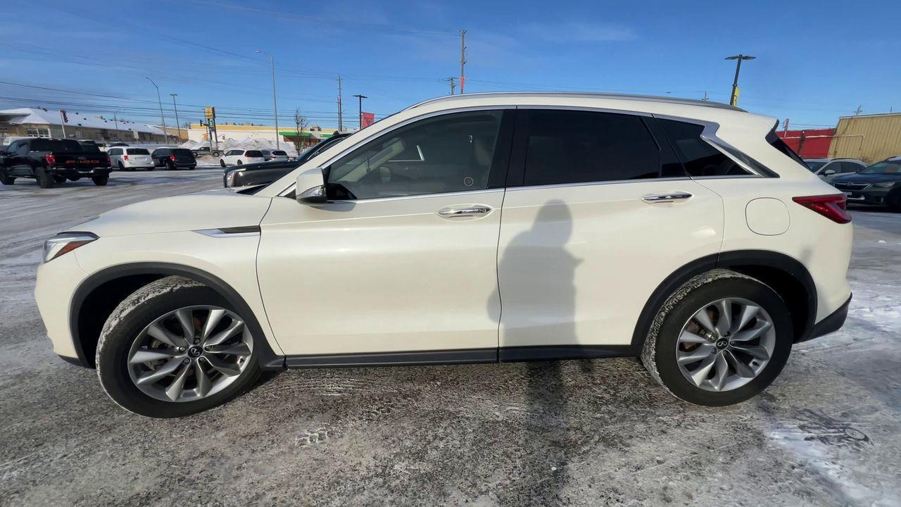 2021 Infiniti QX50 Luxe AWD, MOONROOF, HEATED LEATHER SEATS, POWER LIFTGATE, REMOTE START, BACK UP CAM, CRUISE CONTROL!! Photo
