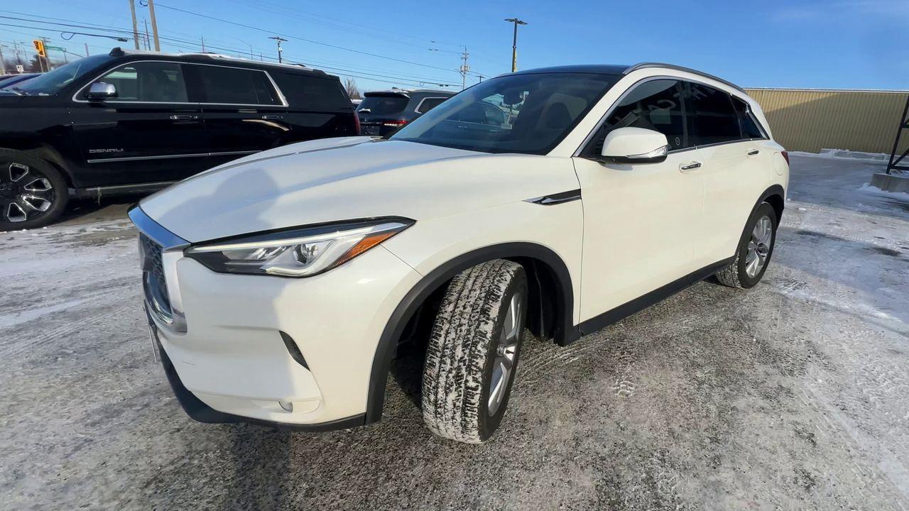 2021 Infiniti QX50 Luxe AWD, MOONROOF, HEATED LEATHER SEATS, POWER LIFTGATE, REMOTE START, BACK UP CAM, CRUISE CONTROL!! Photo