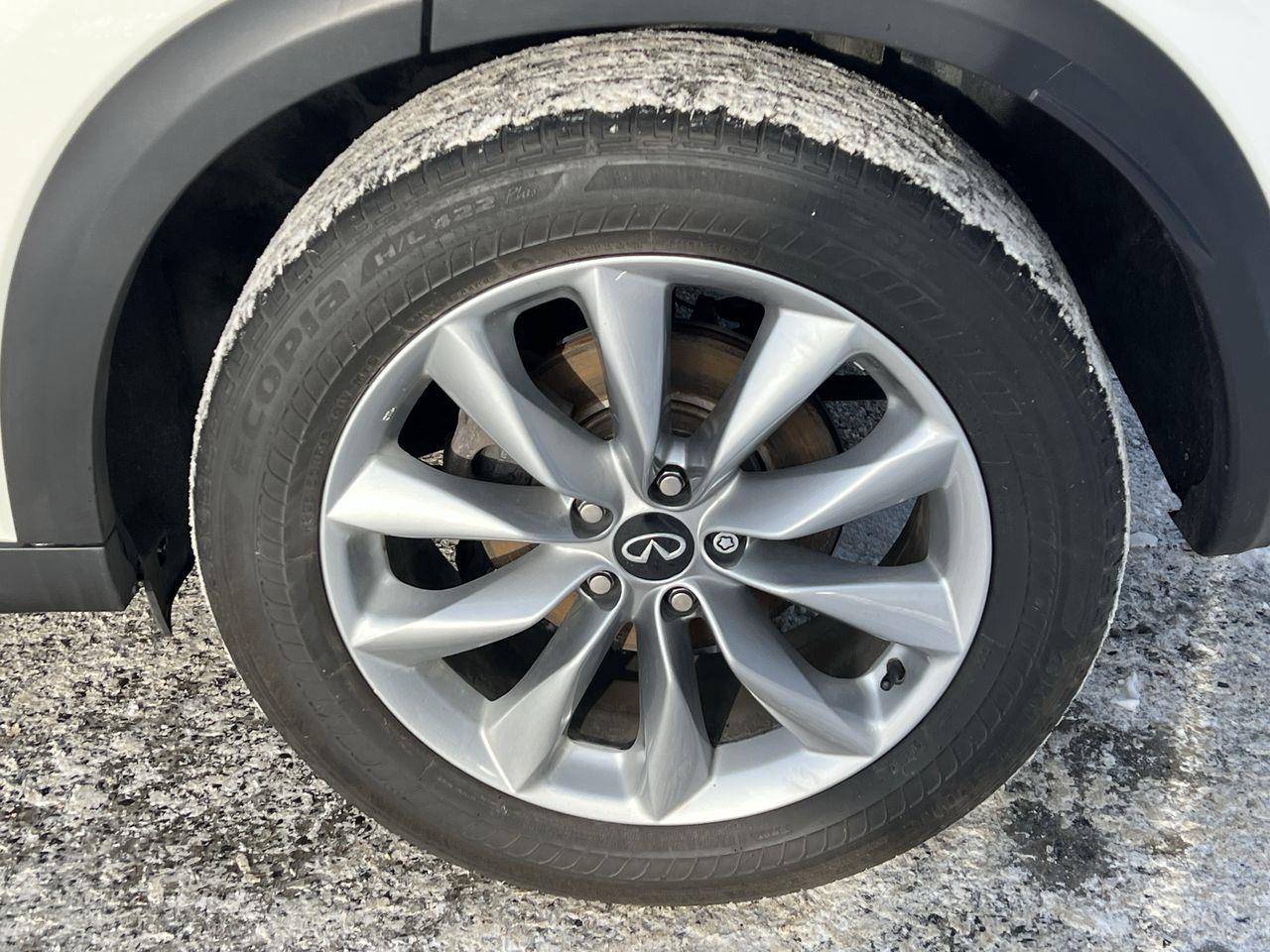 2021 Infiniti QX50 Luxe AWD, MOONROOF, HEATED LEATHER SEATS, POWER LIFTGATE, REMOTE START, BACK UP CAM, CRUISE CONTROL!! Photo