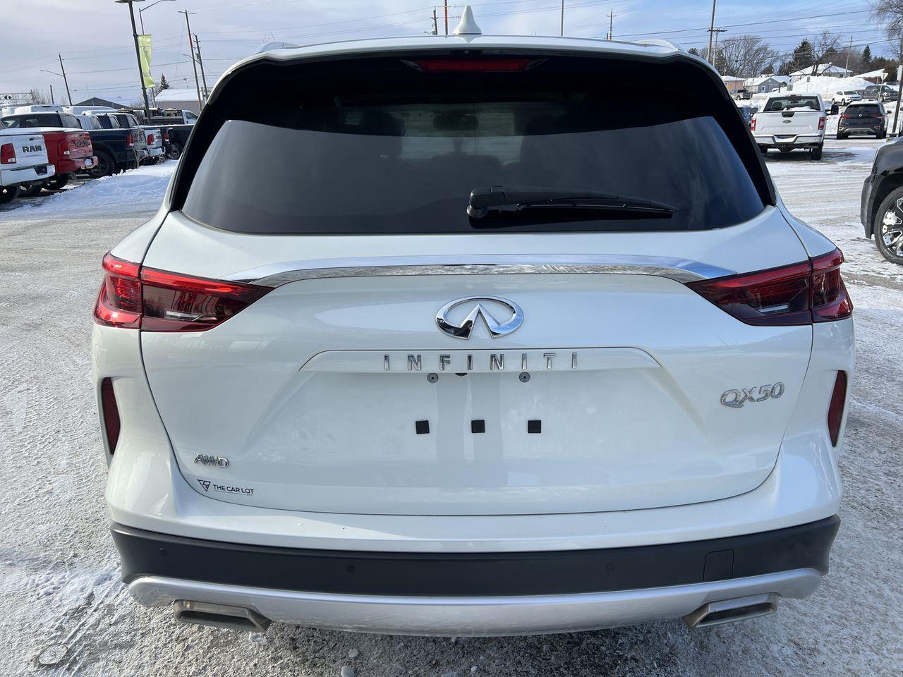 2021 Infiniti QX50 Luxe AWD, MOONROOF, HEATED LEATHER SEATS, POWER LIFTGATE, REMOTE START, BACK UP CAM, CRUISE CONTROL!! Photo