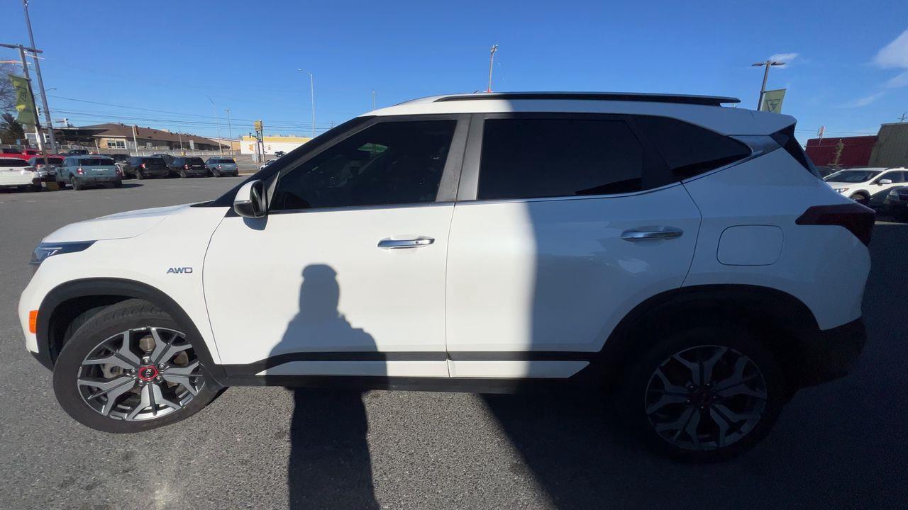 2021 Kia Seltos SX Turbo AWD, HEATED LEATHER SEATS, MOONROOF, NAV, SIRIUS XM, CRUISE CONTROL, BACK UP CAM!! Photo