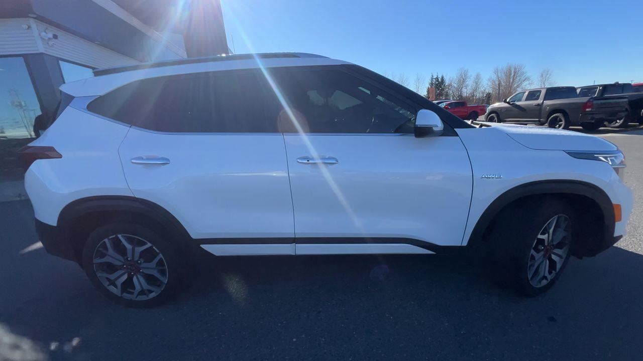 2021 Kia Seltos SX Turbo AWD, HEATED LEATHER SEATS, MOONROOF, NAV, SIRIUS XM, CRUISE CONTROL, BACK UP CAM!! Photo