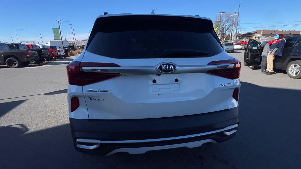 2021 Kia Seltos SX Turbo AWD, HEATED LEATHER SEATS, MOONROOF, NAV, SIRIUS XM, CRUISE CONTROL, BACK UP CAM!! Photo