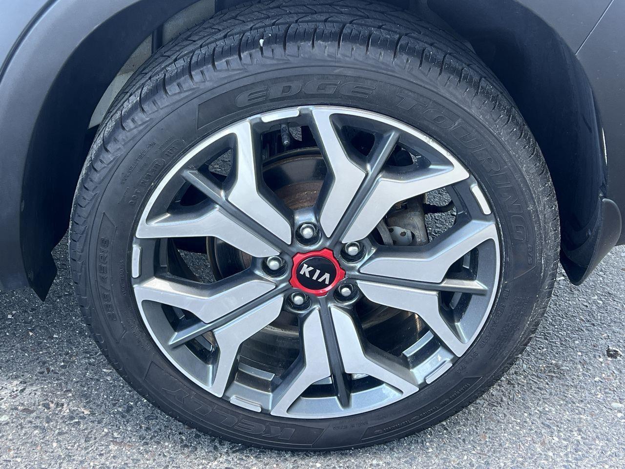 2021 Kia Seltos SX Turbo AWD, HEATED LEATHER SEATS, MOONROOF, NAV, SIRIUS XM, CRUISE CONTROL, BACK UP CAM!! Photo