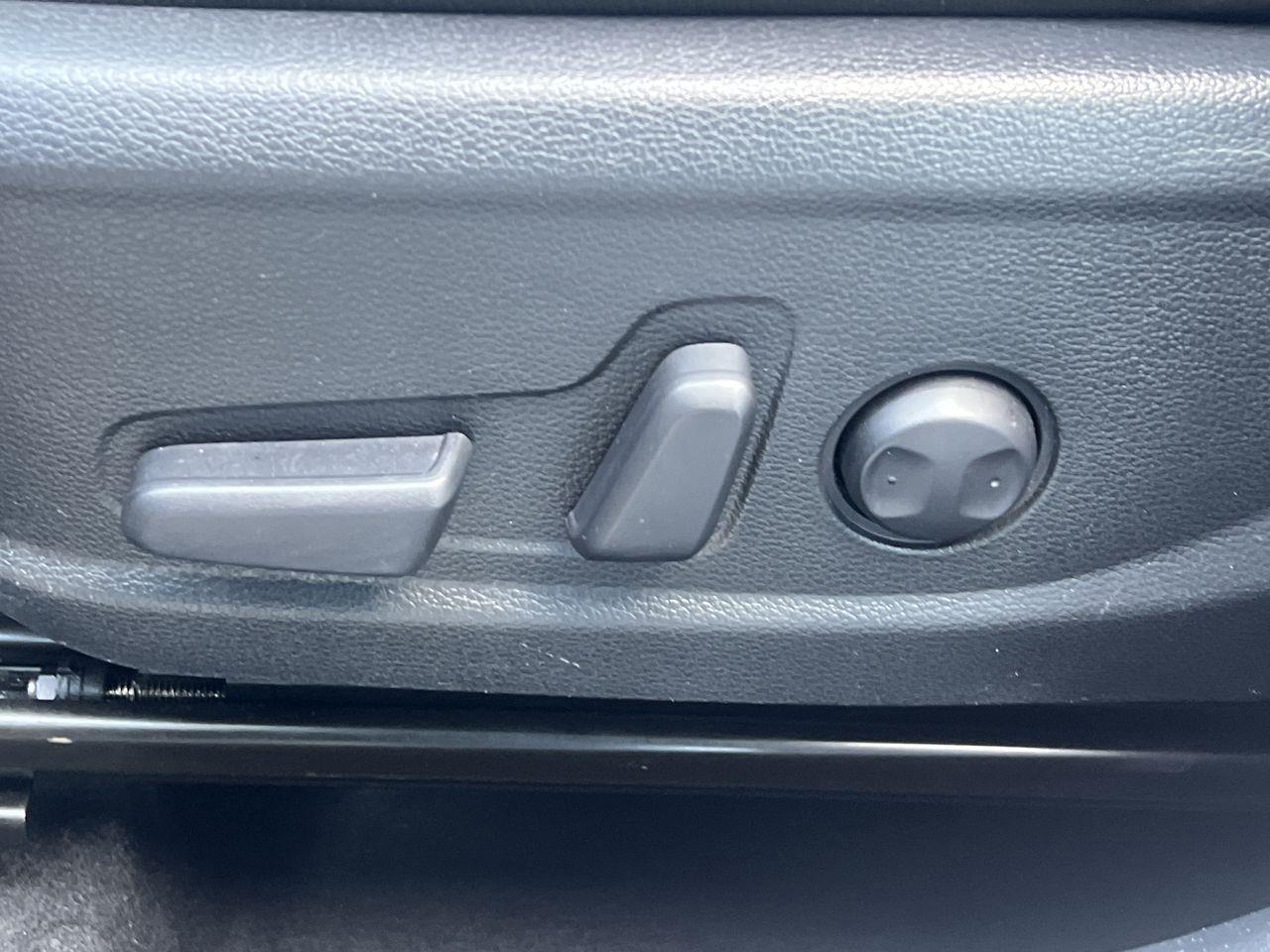 2021 Kia Seltos SX Turbo AWD, HEATED LEATHER SEATS, MOONROOF, NAV, SIRIUS XM, CRUISE CONTROL, BACK UP CAM!! Photo