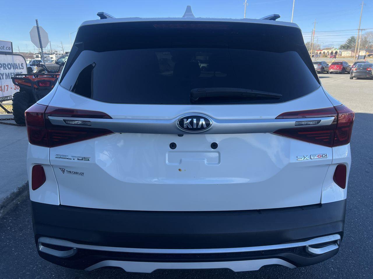 2021 Kia Seltos SX Turbo AWD, HEATED LEATHER SEATS, MOONROOF, NAV, SIRIUS XM, CRUISE CONTROL, BACK UP CAM!! Photo