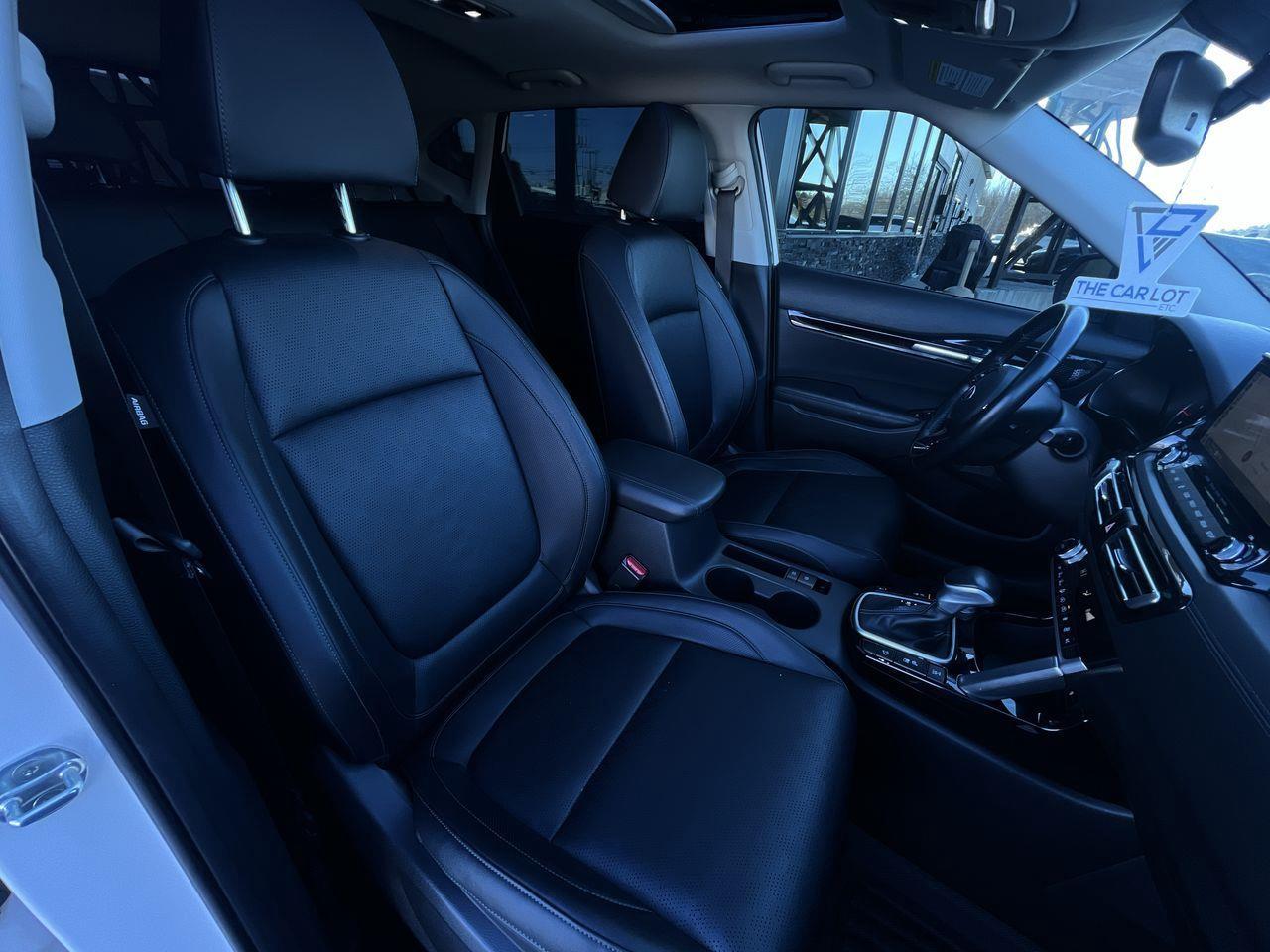 2021 Kia Seltos SX Turbo AWD, HEATED LEATHER SEATS, MOONROOF, NAV, SIRIUS XM, CRUISE CONTROL, BACK UP CAM!! Photo