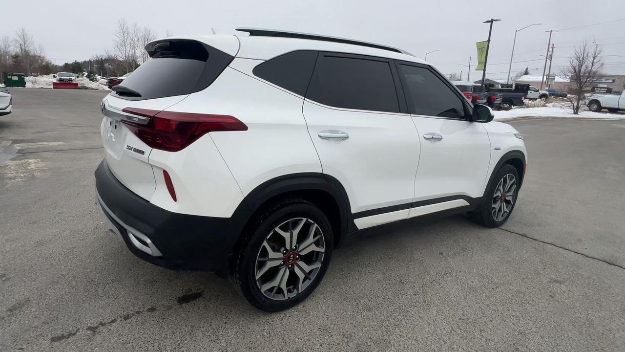 2021 Kia Seltos SX Turbo AWD, HEATED LEATHER SEATS, MOONROOF, NAV, SIRIUS XM, CRUISE CONTROL, BACK UP CAM!! Photo3