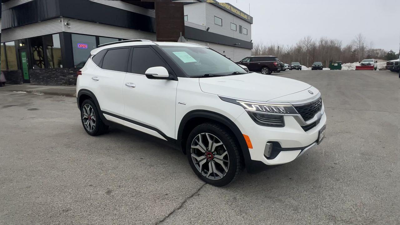 2021 Kia Seltos SX Turbo AWD, HEATED LEATHER SEATS, MOONROOF, NAV, SIRIUS XM, CRUISE CONTROL, BACK UP CAM!! Photo