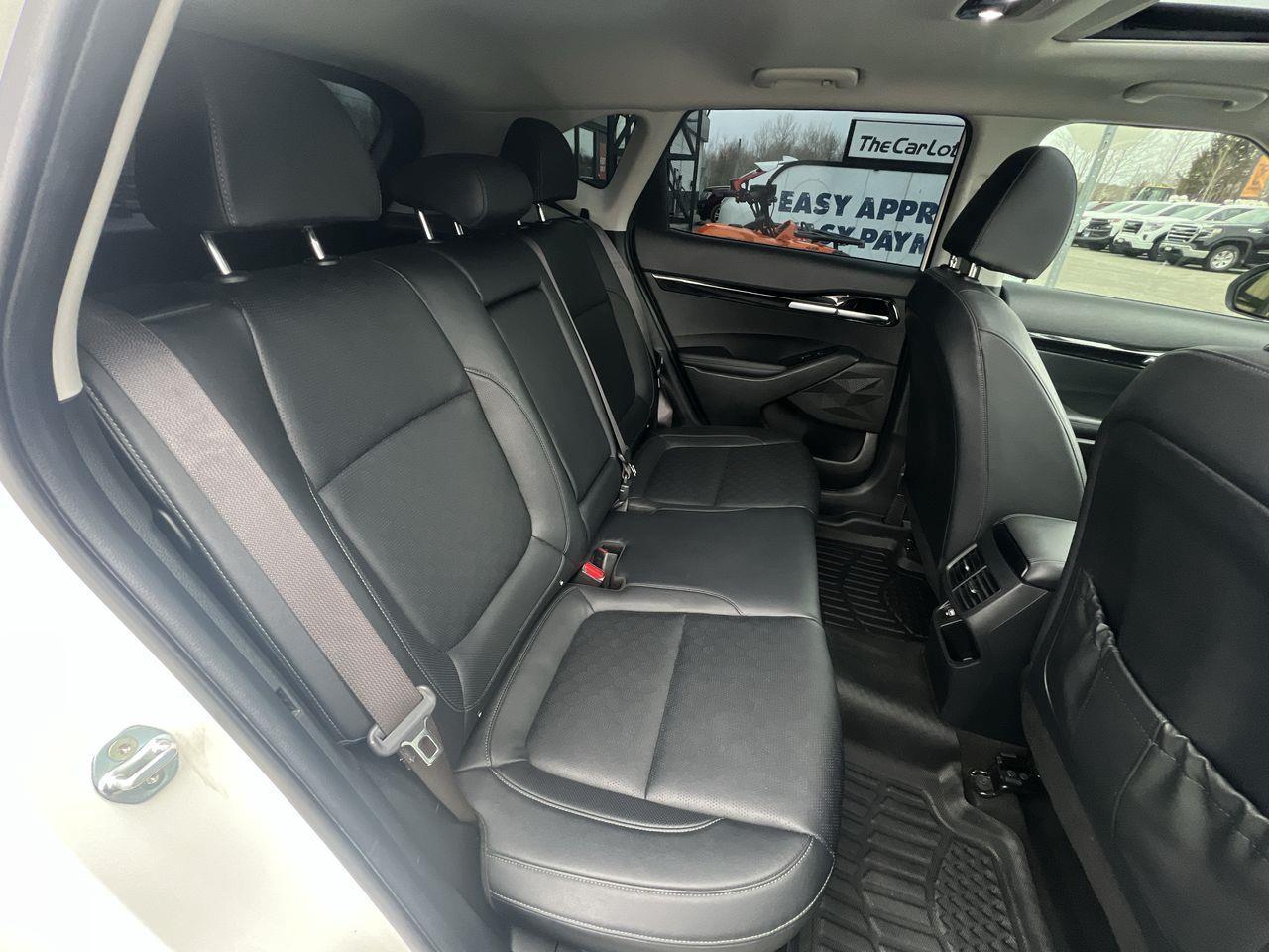 2021 Kia Seltos SX Turbo AWD, HEATED LEATHER SEATS, MOONROOF, NAV, SIRIUS XM, CRUISE CONTROL, BACK UP CAM!! Photo