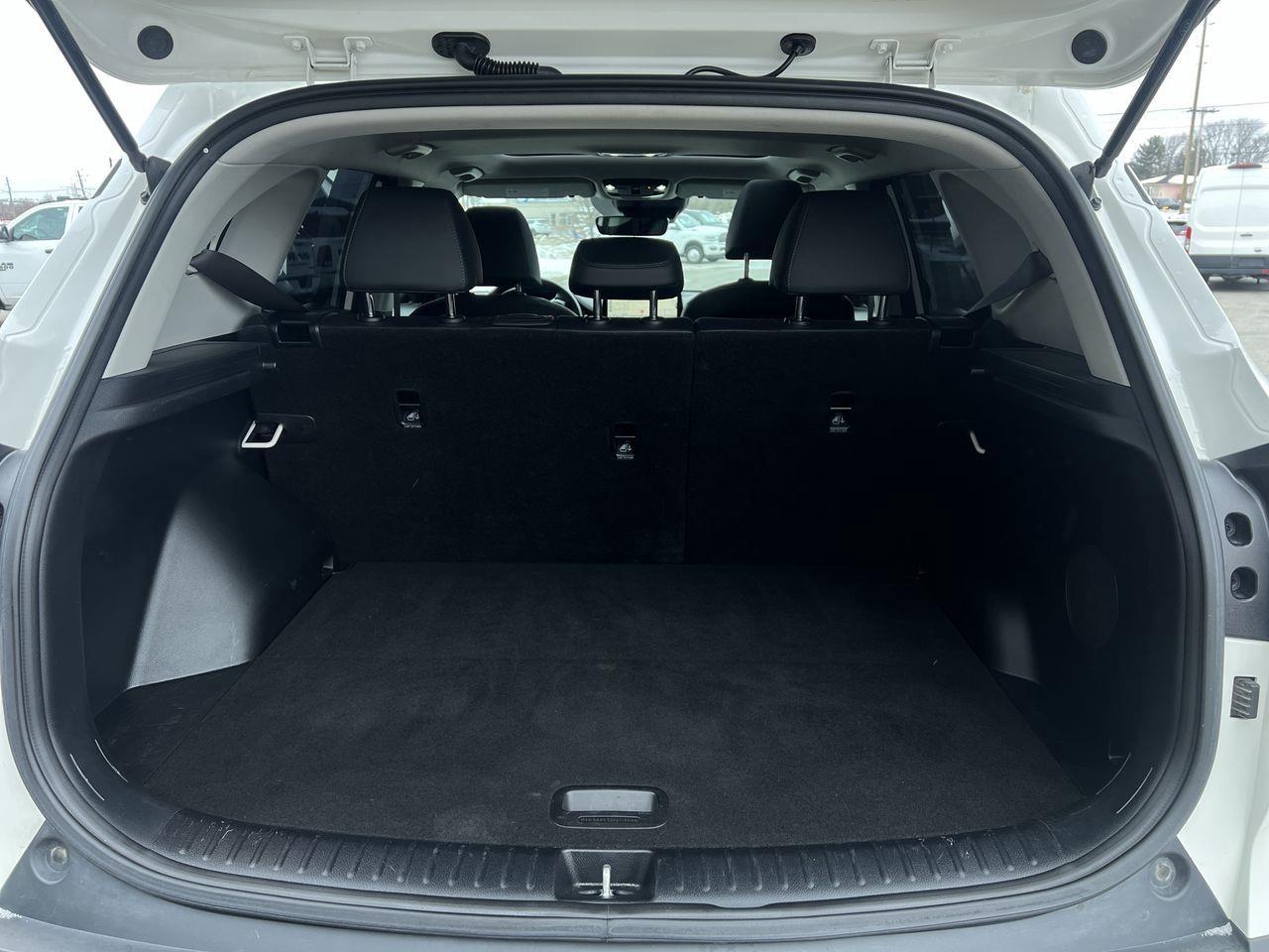 2021 Kia Seltos SX Turbo AWD, HEATED LEATHER SEATS, MOONROOF, NAV, SIRIUS XM, CRUISE CONTROL, BACK UP CAM!! Photo