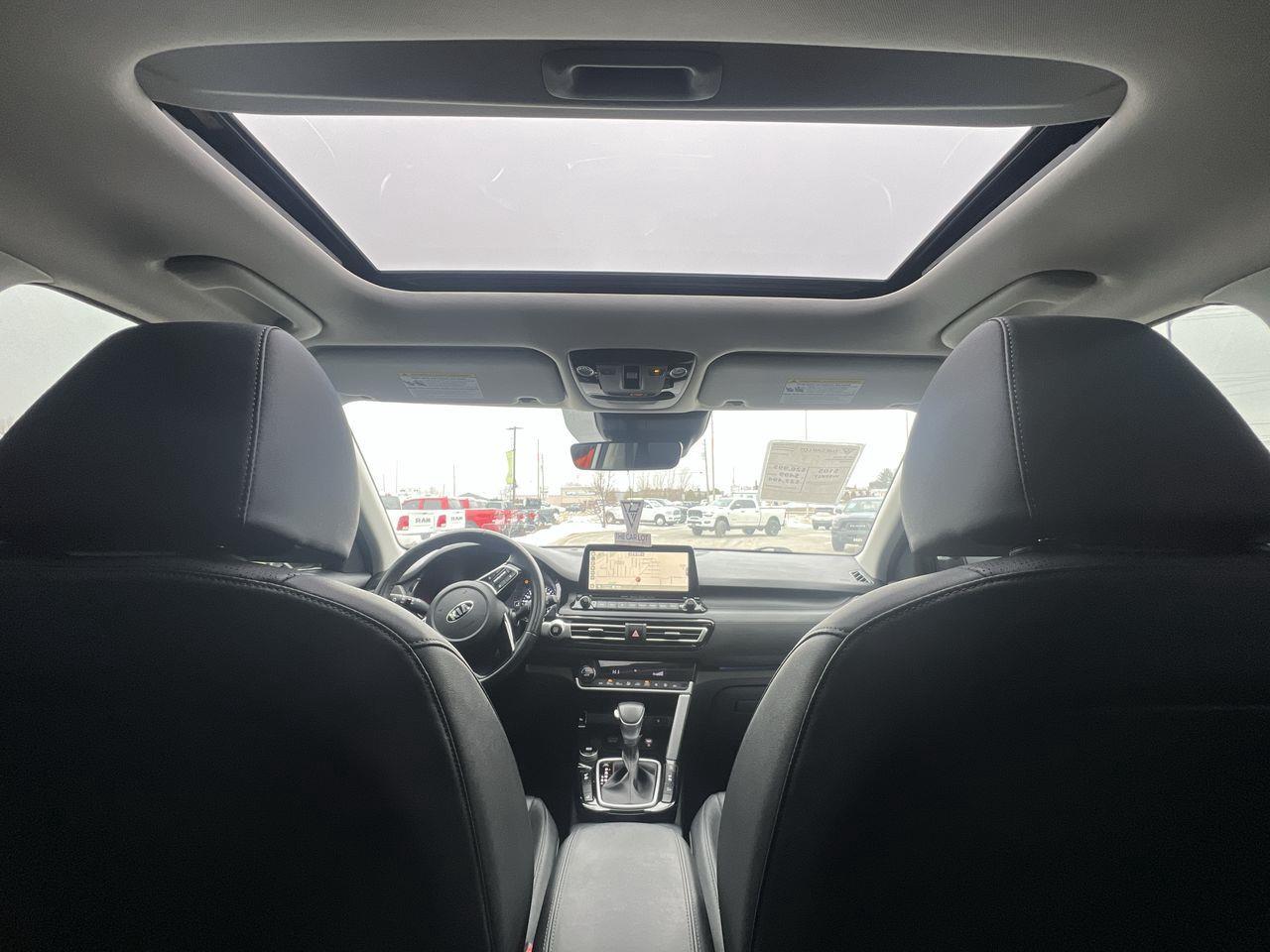 2021 Kia Seltos SX Turbo AWD, HEATED LEATHER SEATS, MOONROOF, NAV, SIRIUS XM, CRUISE CONTROL, BACK UP CAM!! Photo