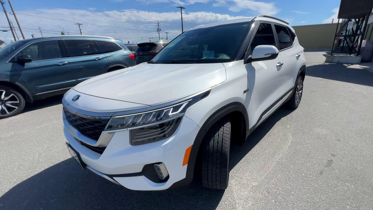 2021 Kia Seltos SX Turbo AWD, HEATED LEATHER SEATS, MOONROOF, NAV, SIRIUS XM, CRUISE CONTROL, BACK UP CAM!! Photo
