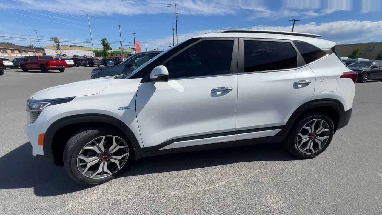 2021 Kia Seltos SX Turbo AWD, HEATED LEATHER SEATS, MOONROOF, NAV, SIRIUS XM, CRUISE CONTROL, BACK UP CAM!! Photo