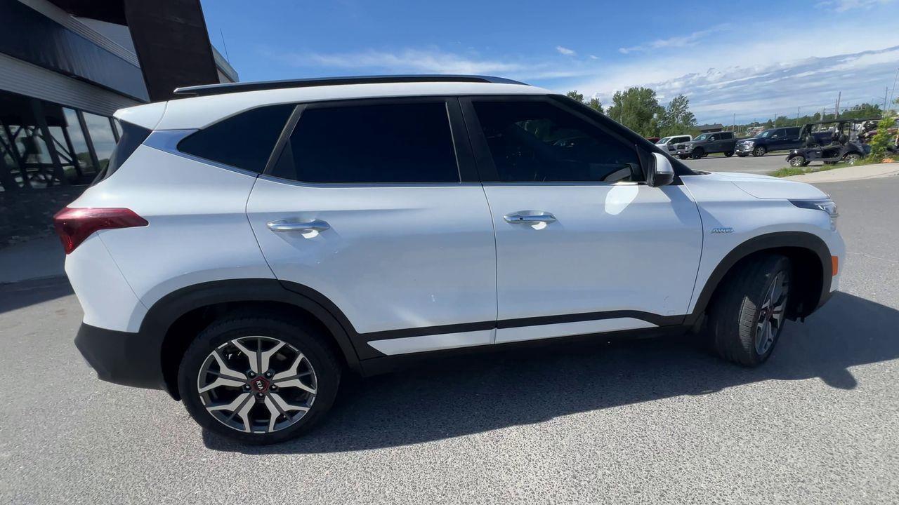2021 Kia Seltos SX Turbo AWD, HEATED LEATHER SEATS, MOONROOF, NAV, SIRIUS XM, CRUISE CONTROL, BACK UP CAM!! Photo