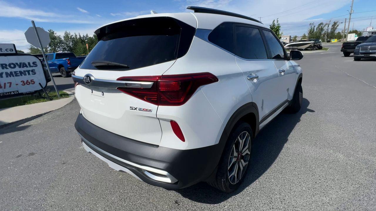 2021 Kia Seltos SX Turbo AWD, HEATED LEATHER SEATS, MOONROOF, NAV, SIRIUS XM, CRUISE CONTROL, BACK UP CAM!! Photo