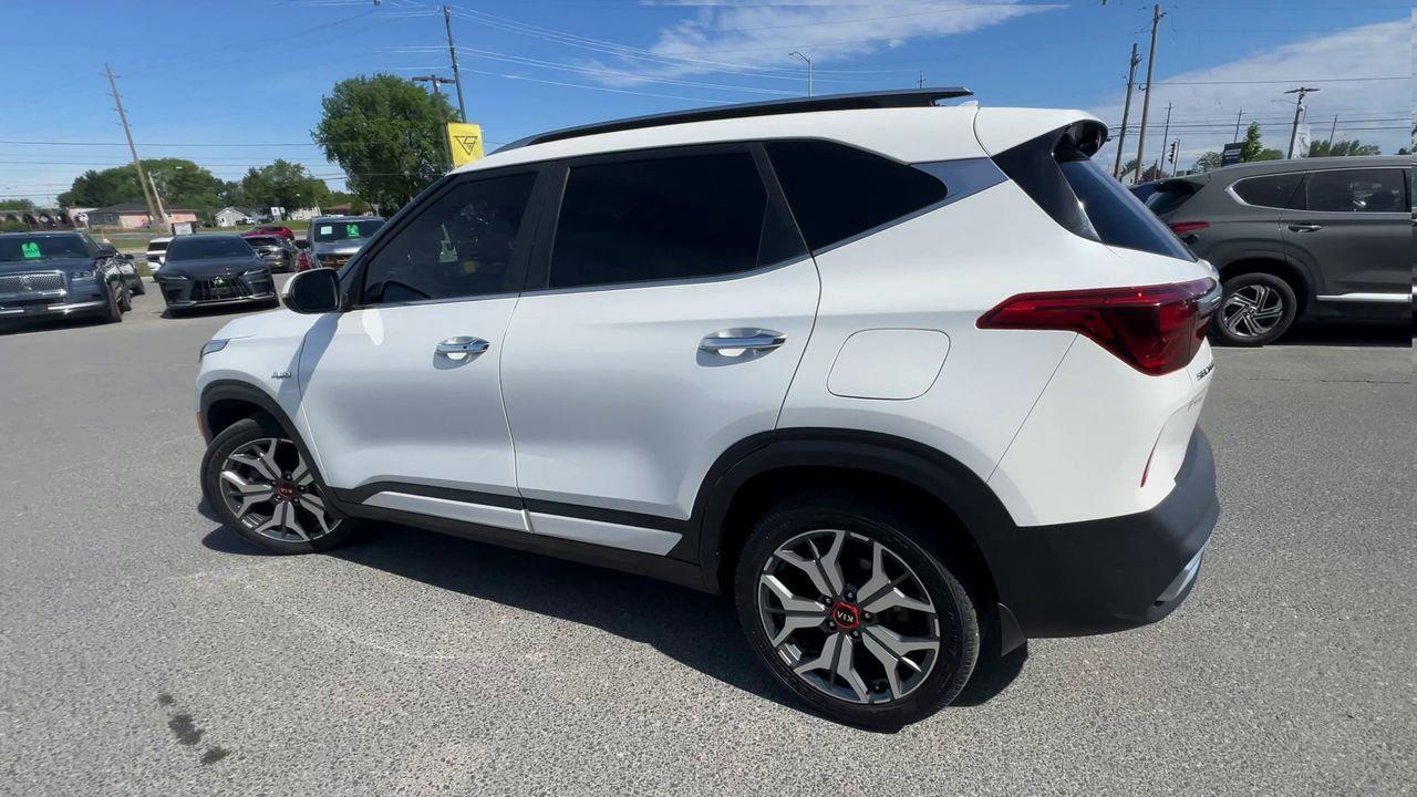 2021 Kia Seltos SX Turbo AWD, HEATED LEATHER SEATS, MOONROOF, NAV, SIRIUS XM, CRUISE CONTROL, BACK UP CAM!! Photo