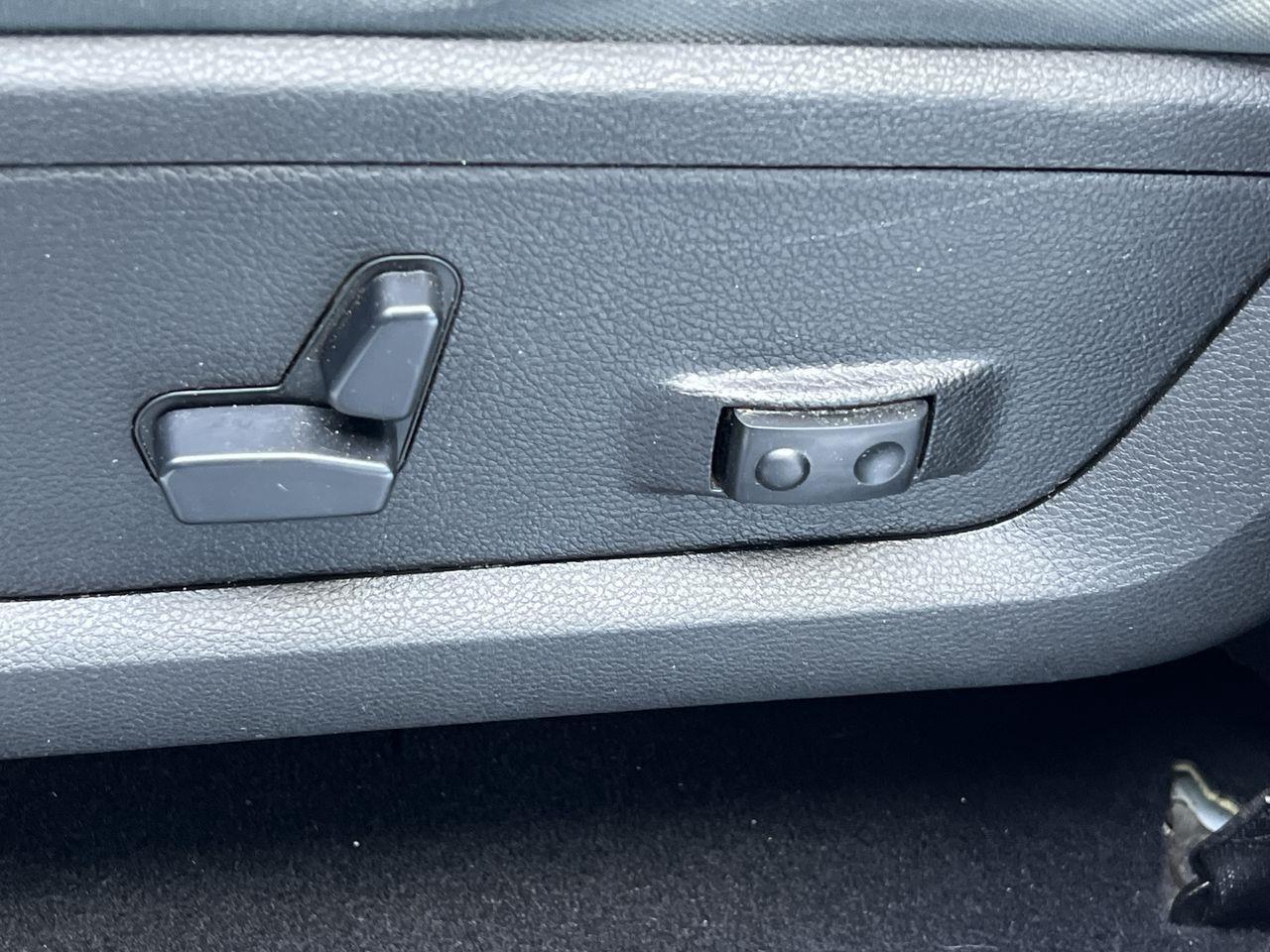 2020 RAM 1500 Classic ST 4X4, HEATED FRONT SEATS, CRUISE CONTROL, BACK UP CAM, SIRIUS XM!! Photo