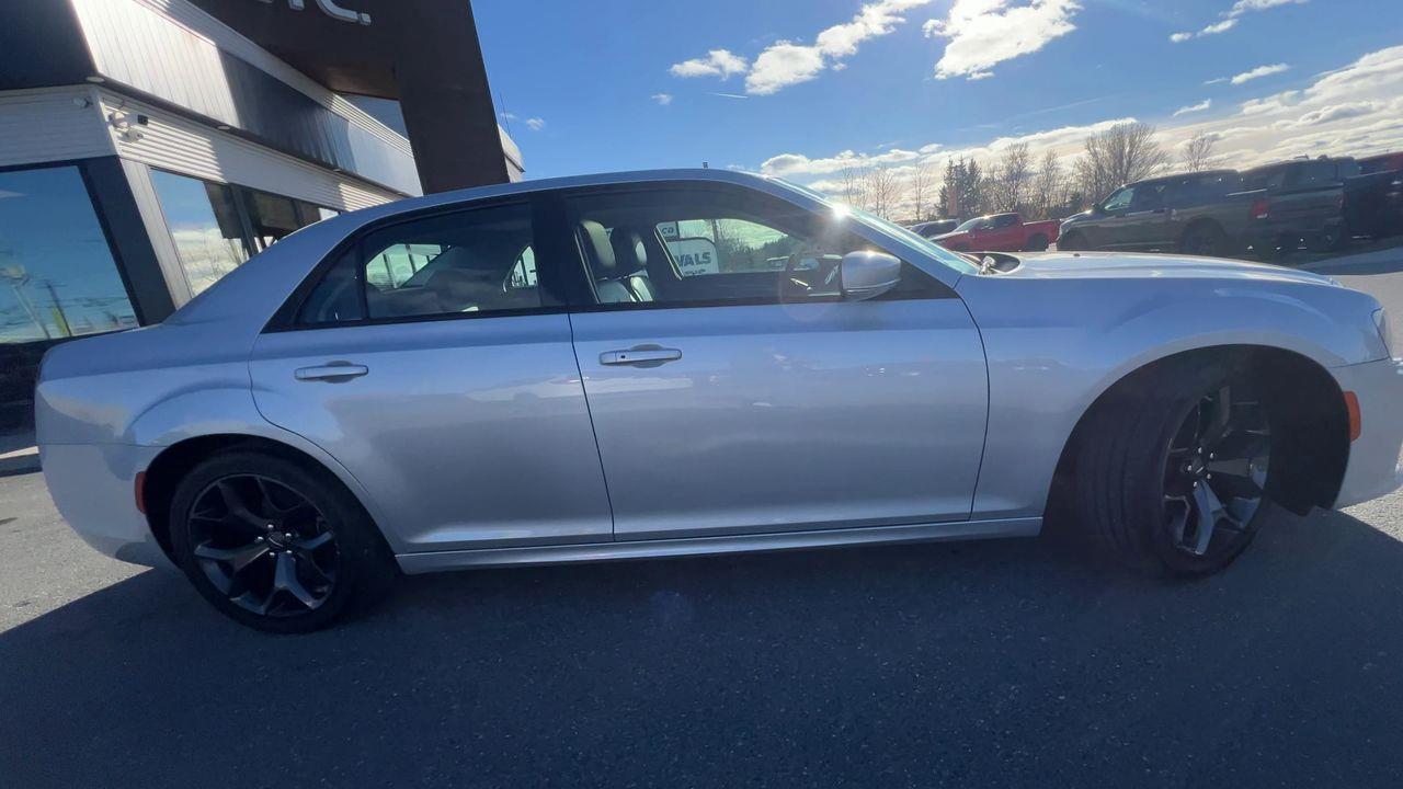 2023 Chrysler 300 Touring-L PREVIOUS DAILY RENTAL, LEATHER HEATED SEATS, NAV, SIRIUS XM, CRUISE CONTROL, BACK UP CAM!! Photo