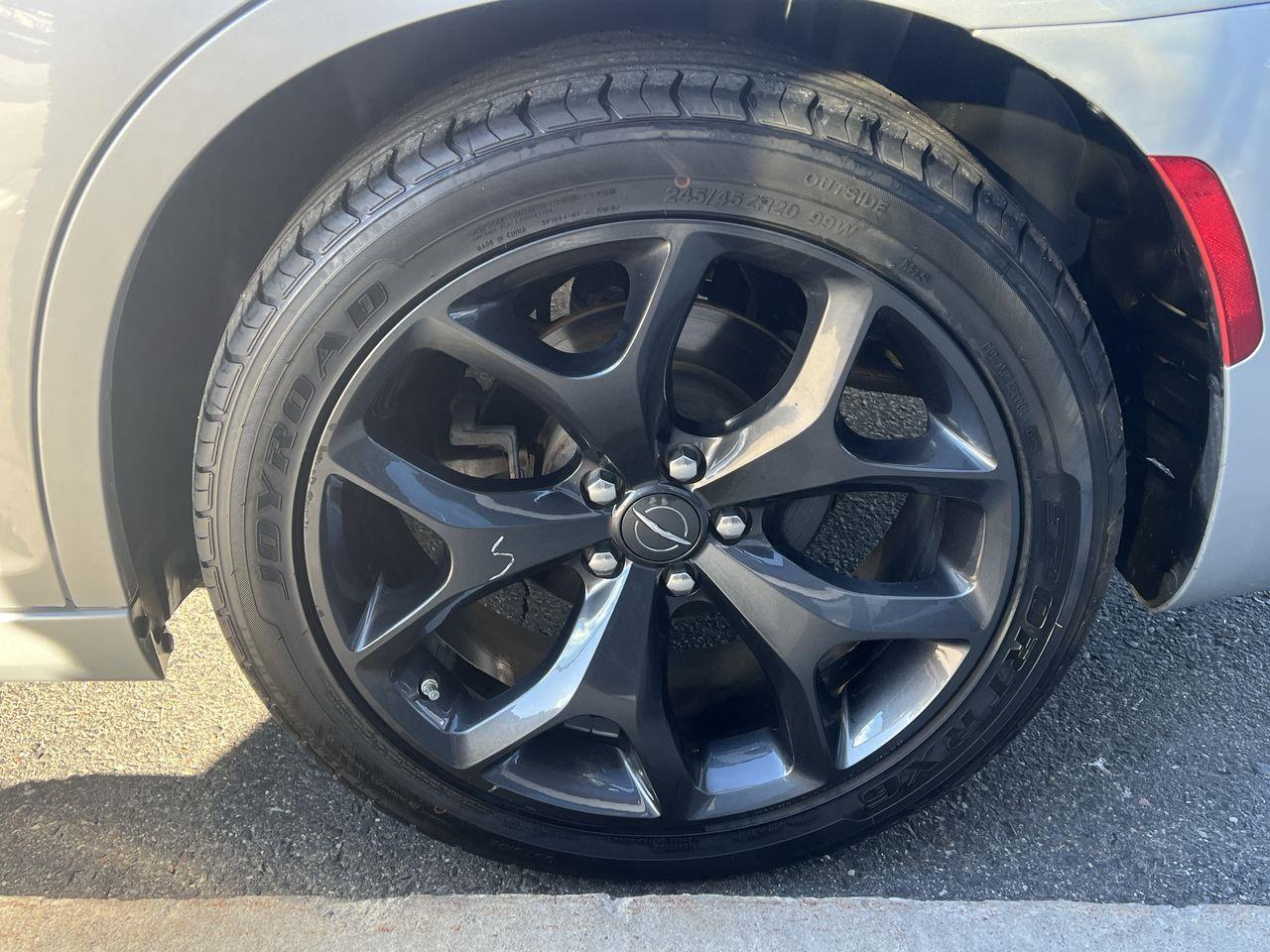 2023 Chrysler 300 Touring-L PREVIOUS DAILY RENTAL, LEATHER HEATED SEATS, NAV, SIRIUS XM, CRUISE CONTROL, BACK UP CAM!! Photo