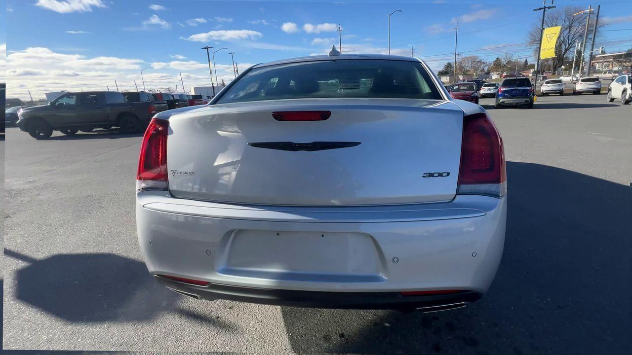 2023 Chrysler 300 Touring-L PREVIOUS DAILY RENTAL, LEATHER HEATED SEATS, NAV, SIRIUS XM, CRUISE CONTROL, BACK UP CAM!! Photo