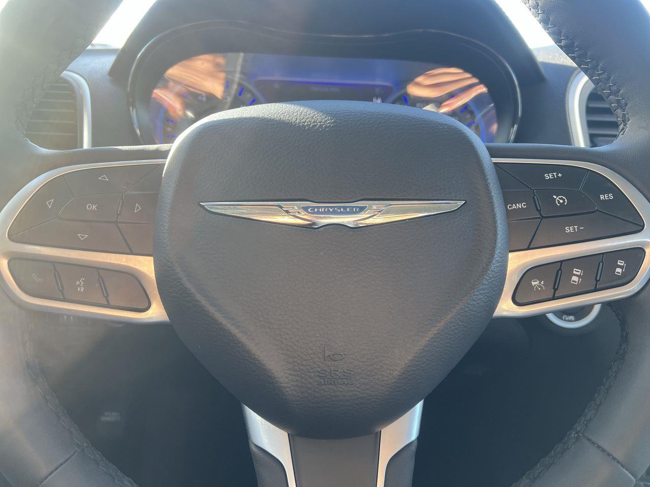 2023 Chrysler 300 Touring-L PREVIOUS DAILY RENTAL, LEATHER HEATED SEATS, NAV, SIRIUS XM, CRUISE CONTROL, BACK UP CAM!! Photo