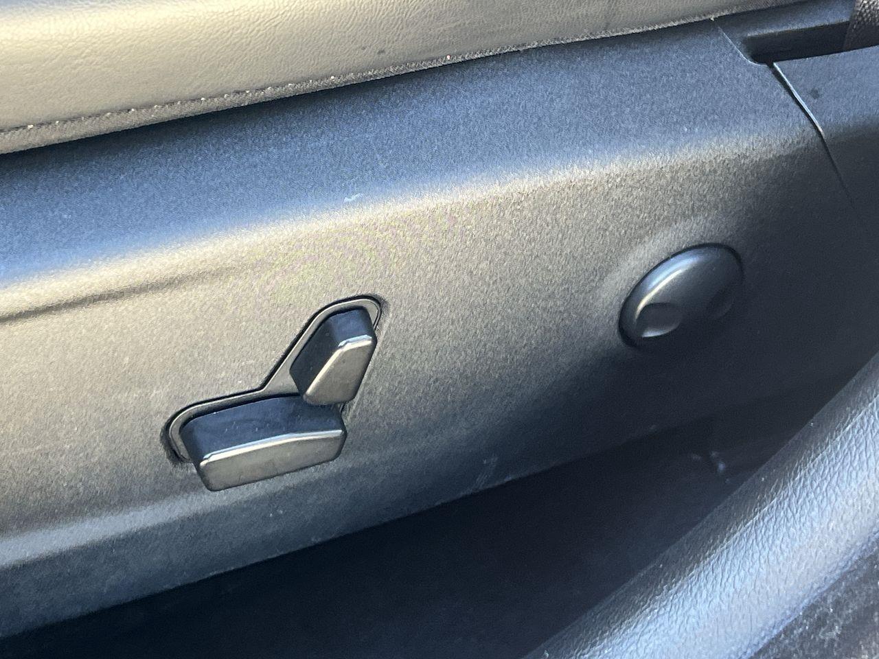 2023 Chrysler 300 Touring-L PREVIOUS DAILY RENTAL, LEATHER HEATED SEATS, NAV, SIRIUS XM, CRUISE CONTROL, BACK UP CAM!! Photo