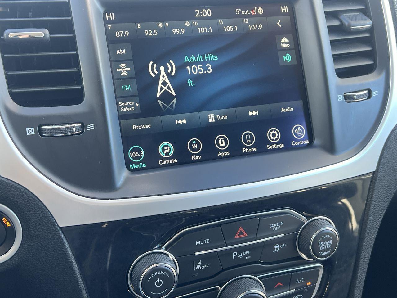 2023 Chrysler 300 Touring-L PREVIOUS DAILY RENTAL, LEATHER HEATED SEATS, NAV, SIRIUS XM, CRUISE CONTROL, BACK UP CAM!! Photo