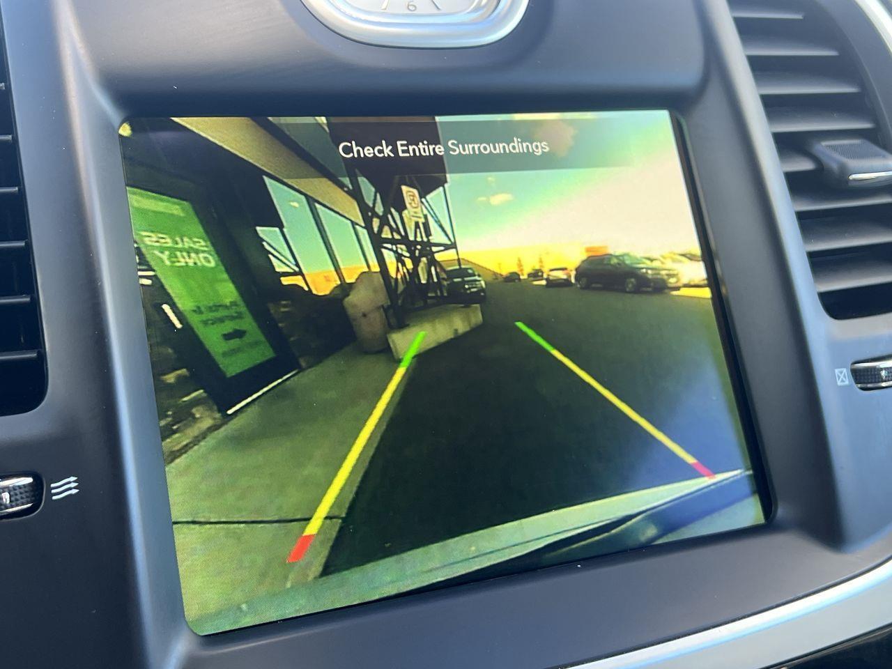 2023 Chrysler 300 Touring-L PREVIOUS DAILY RENTAL, LEATHER HEATED SEATS, NAV, SIRIUS XM, CRUISE CONTROL, BACK UP CAM!! Photo