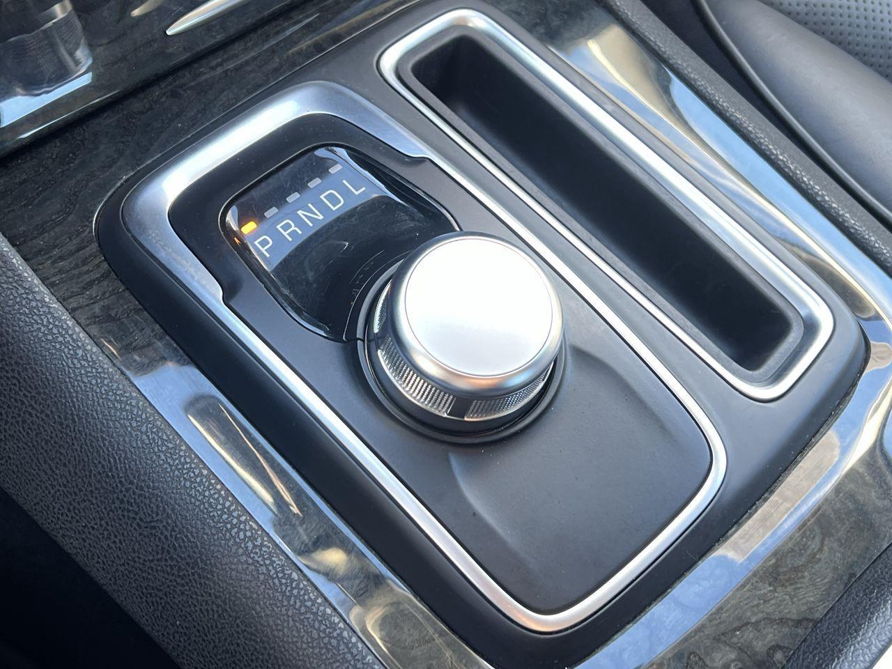 2023 Chrysler 300 Touring-L PREVIOUS DAILY RENTAL, LEATHER HEATED SEATS, NAV, SIRIUS XM, CRUISE CONTROL, BACK UP CAM!! Photo