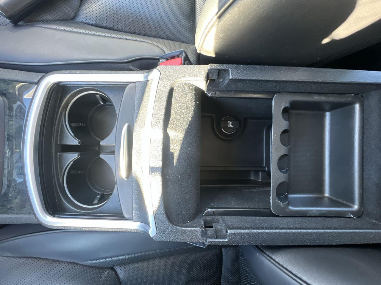 2023 Chrysler 300 Touring-L PREVIOUS DAILY RENTAL, LEATHER HEATED SEATS, NAV, SIRIUS XM, CRUISE CONTROL, BACK UP CAM!! Photo