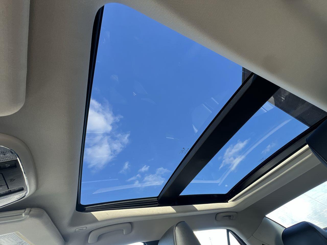 2023 Chrysler 300 Touring-L PREVIOUS DAILY RENTAL, LEATHER HEATED SEATS, NAV, SIRIUS XM, CRUISE CONTROL, BACK UP CAM!! Photo