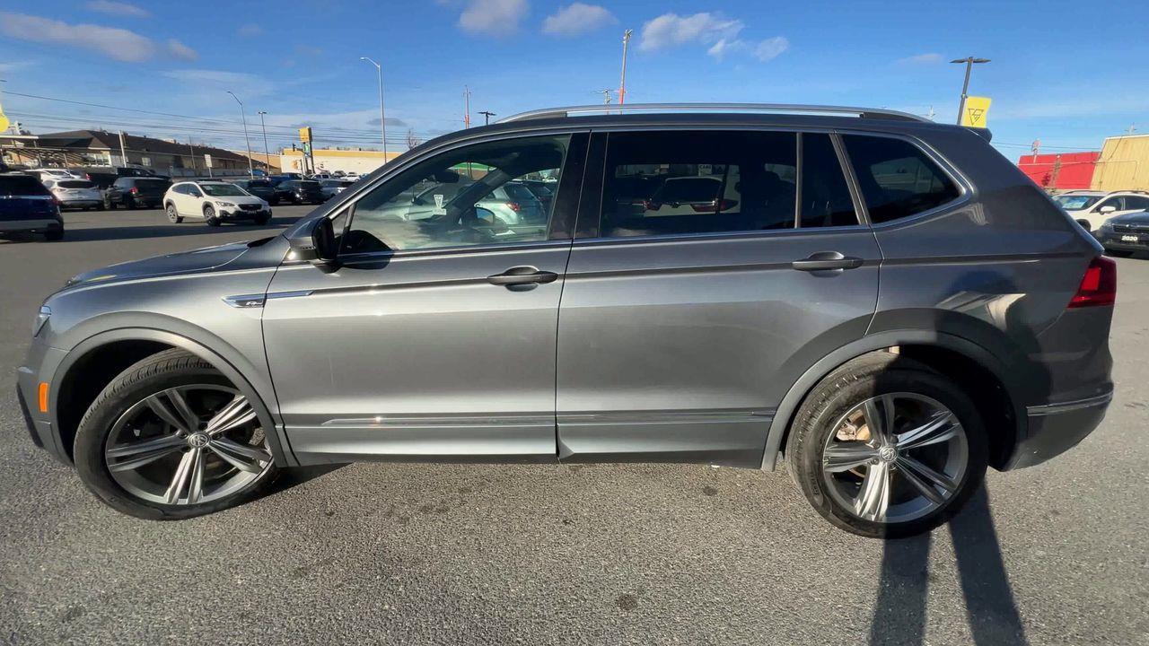 2020 Volkswagen Tiguan Highline AWD, HEATED LEATHER SEATS, MOONROOF, NAV, SIRIUS XM, POWER LIFTGATE, CRUISE CONTROL, BACK UP CAM!! Photo4