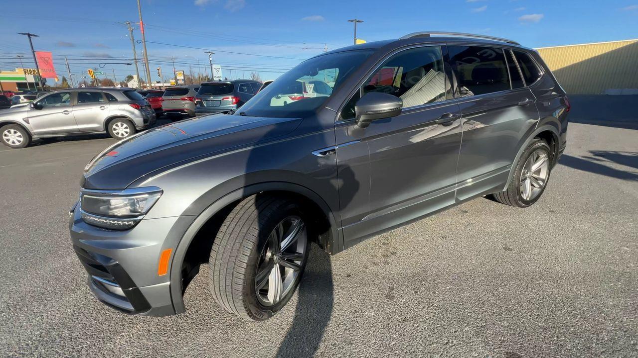2020 Volkswagen Tiguan Highline AWD, HEATED LEATHER SEATS, MOONROOF, NAV, SIRIUS XM, POWER LIFTGATE, CRUISE CONTROL, BACK UP CAM!! Photo3