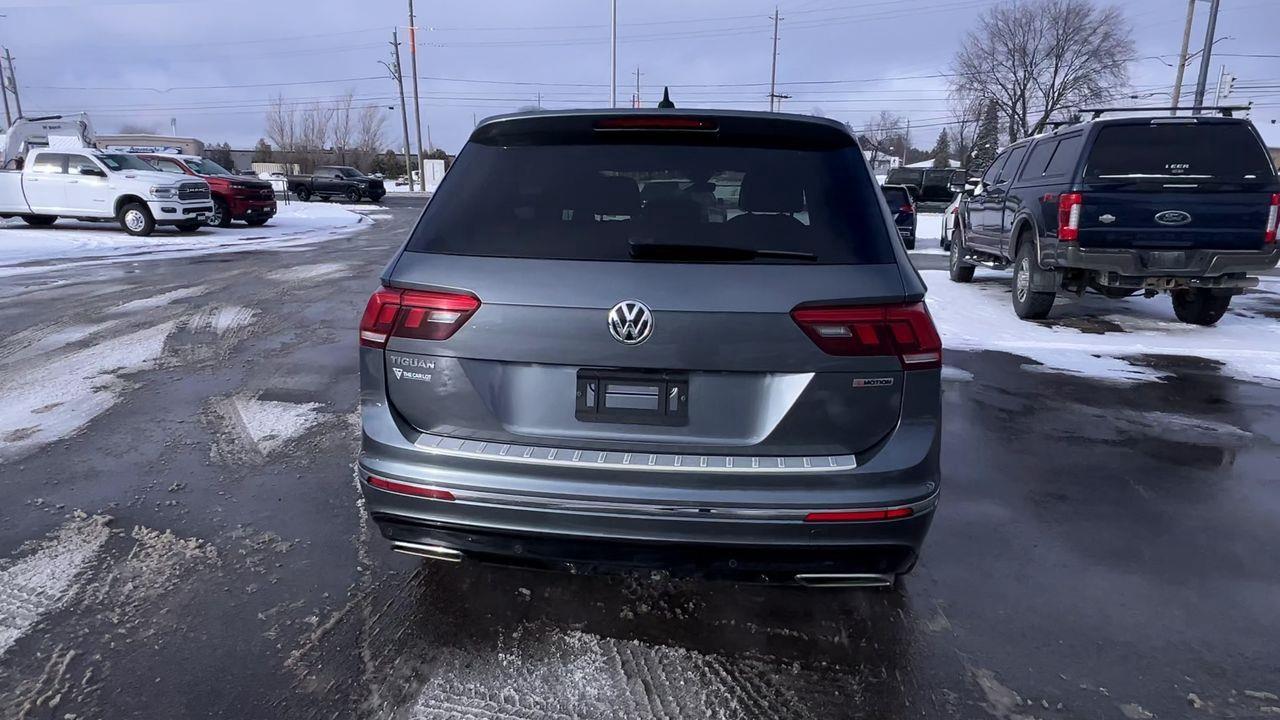 2020 Volkswagen Tiguan Highline AWD, HEATED LEATHER SEATS, MOONROOF, NAV, SIRIUS XM, POWER LIFTGATE, CRUISE CONTROL, BACK UP CAM!! Photo