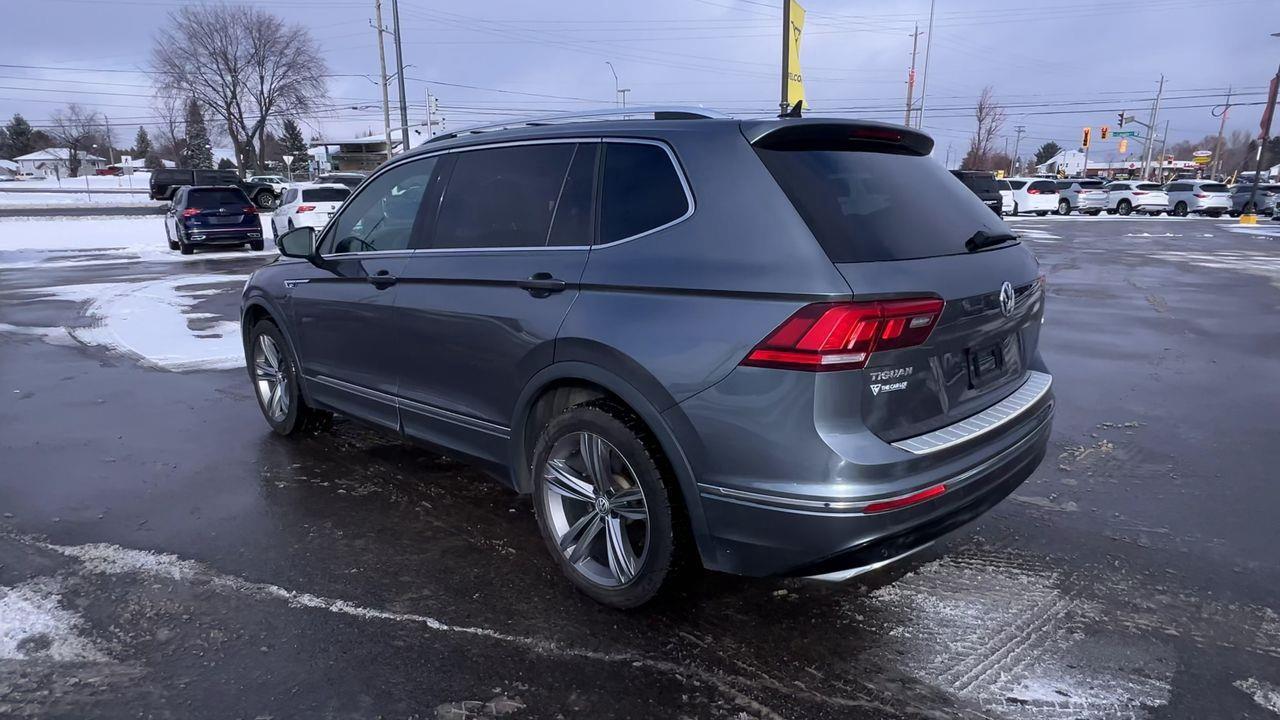 2020 Volkswagen Tiguan Highline AWD, HEATED LEATHER SEATS, MOONROOF, NAV, SIRIUS XM, POWER LIFTGATE, CRUISE CONTROL, BACK UP CAM!! Photo