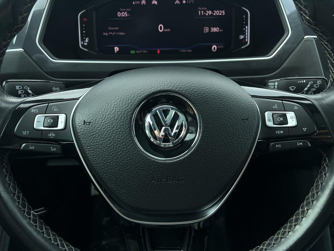 2020 Volkswagen Tiguan Highline AWD, HEATED LEATHER SEATS, MOONROOF, NAV, SIRIUS XM, POWER LIFTGATE, CRUISE CONTROL, BACK UP CAM!! Photo