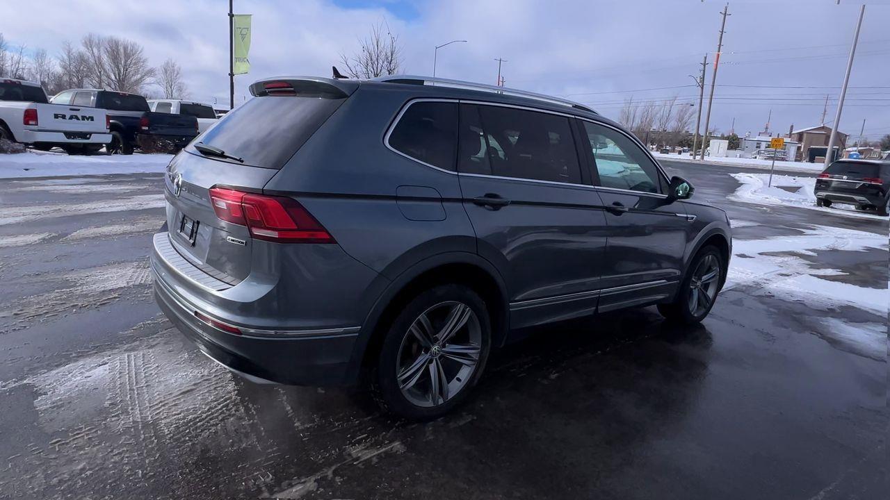 2020 Volkswagen Tiguan Highline AWD, HEATED LEATHER SEATS, MOONROOF, NAV, SIRIUS XM, POWER LIFTGATE, CRUISE CONTROL, BACK UP CAM!! Photo