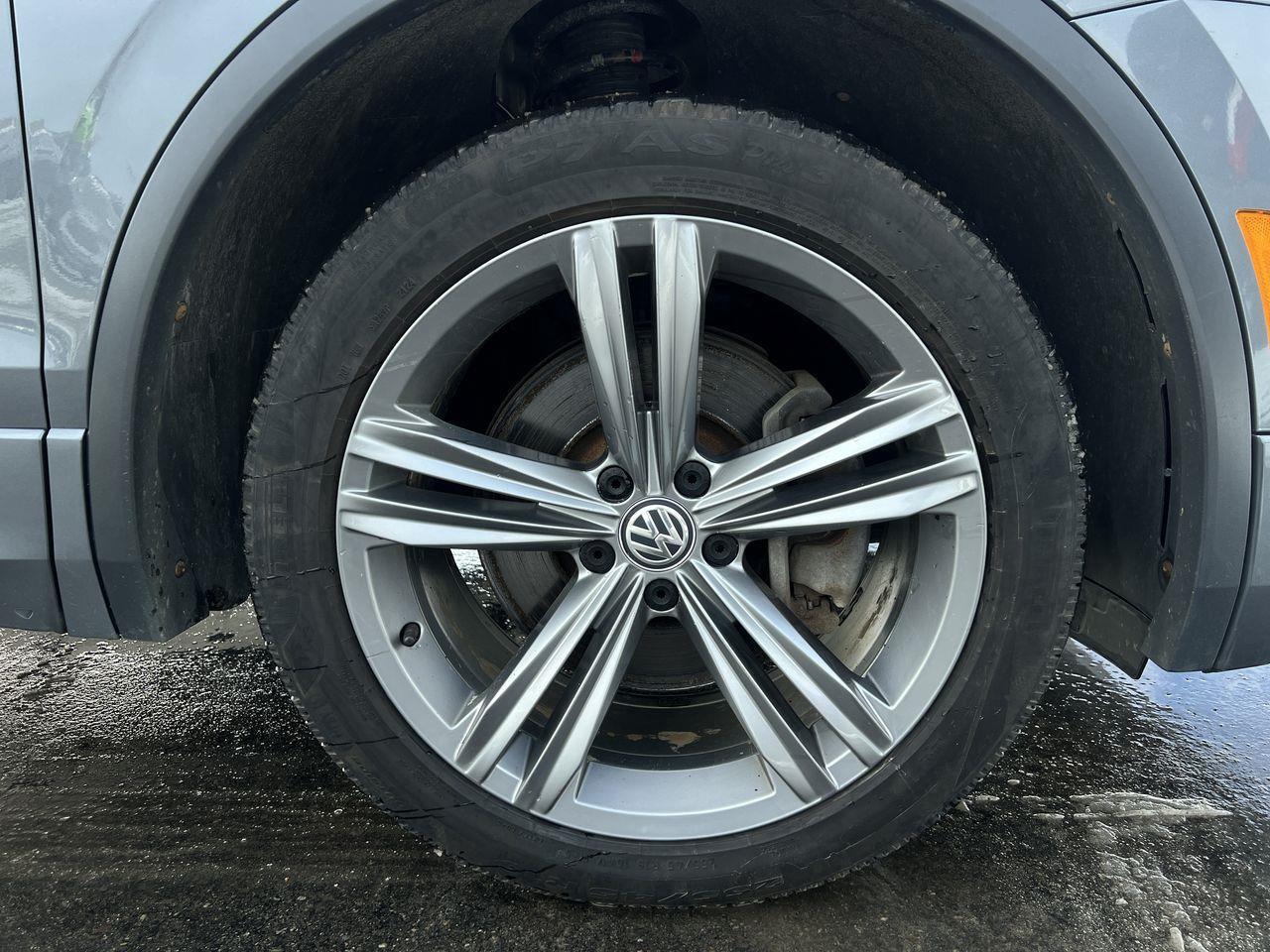 2020 Volkswagen Tiguan Highline AWD, HEATED LEATHER SEATS, MOONROOF, NAV, SIRIUS XM, POWER LIFTGATE, CRUISE CONTROL, BACK UP CAM!! Photo