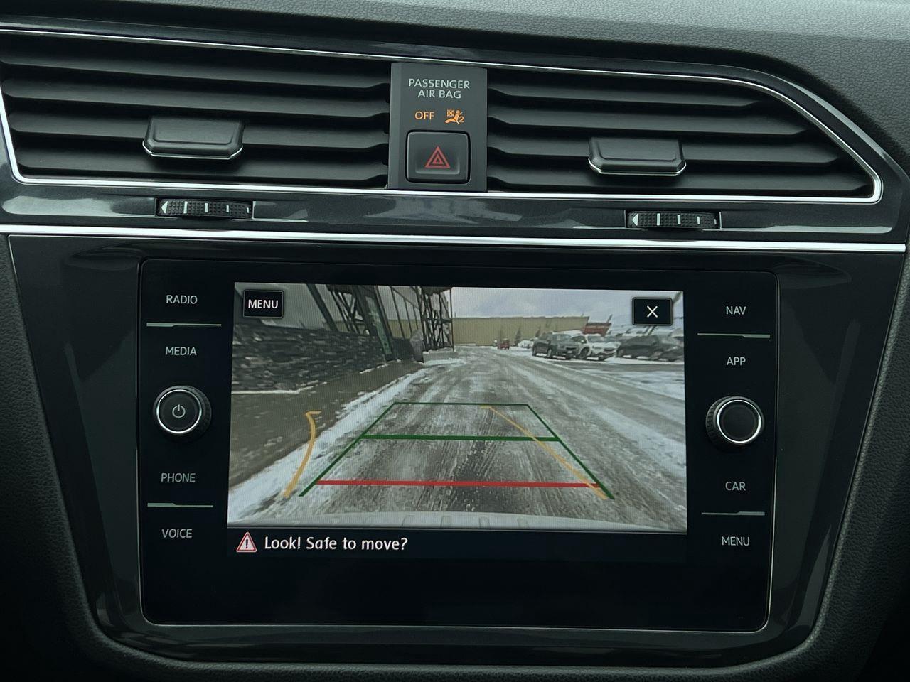 2020 Volkswagen Tiguan Highline AWD, HEATED LEATHER SEATS, MOONROOF, NAV, SIRIUS XM, POWER LIFTGATE, CRUISE CONTROL, BACK UP CAM!! Photo