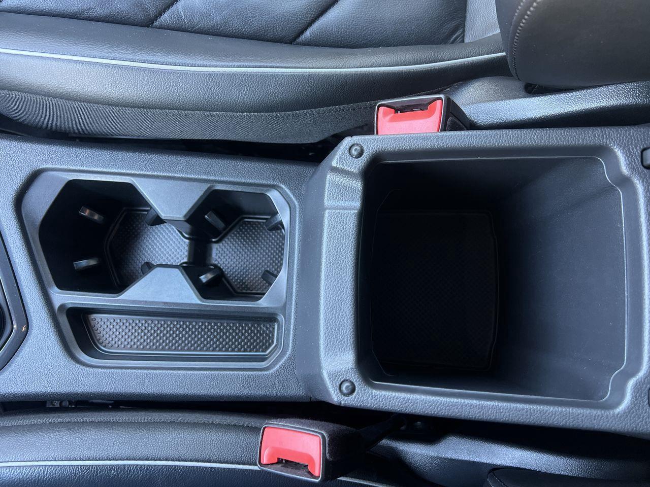 2020 Volkswagen Tiguan Highline AWD, HEATED LEATHER SEATS, MOONROOF, NAV, SIRIUS XM, POWER LIFTGATE, CRUISE CONTROL, BACK UP CAM!! Photo