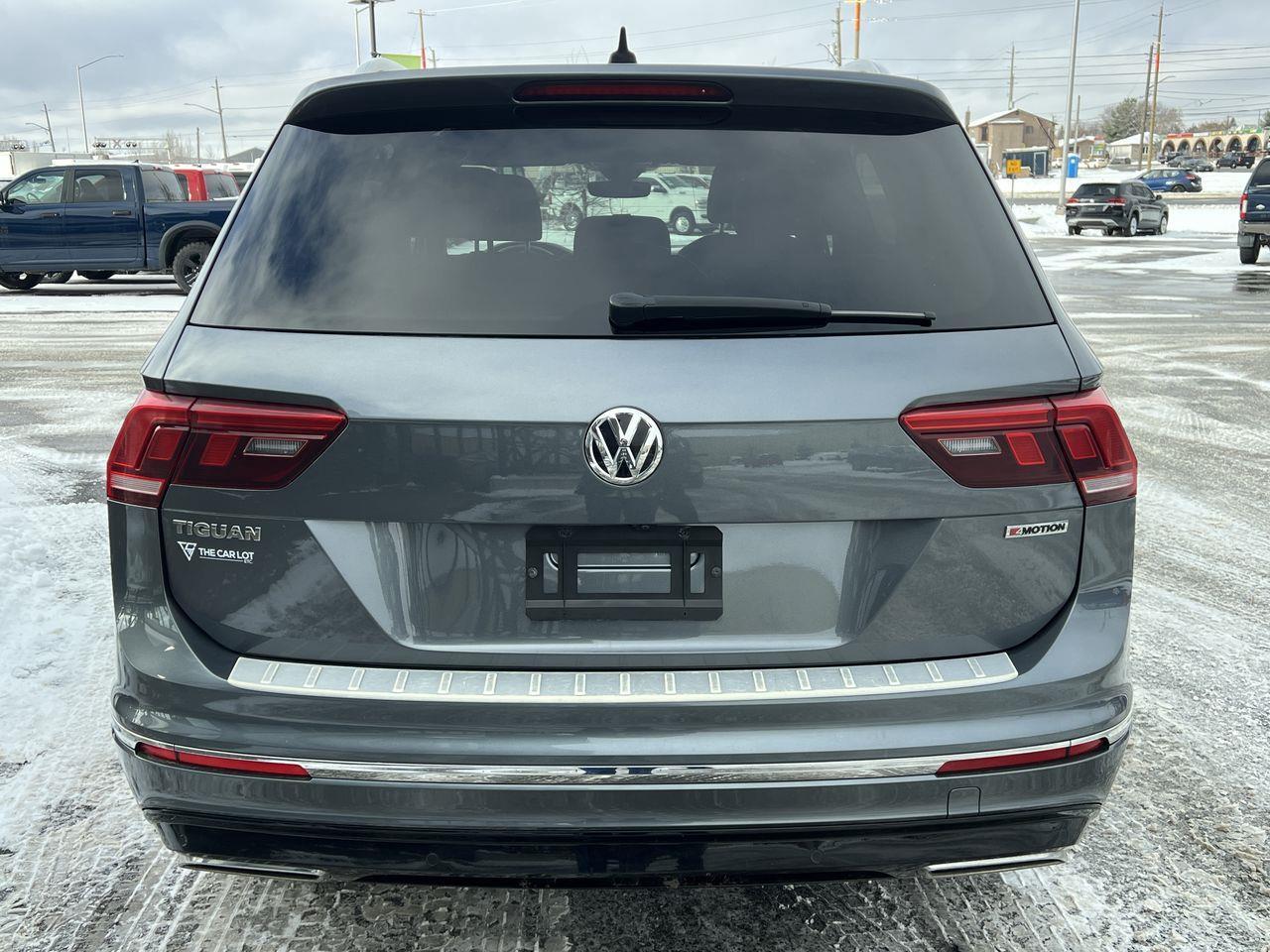 2020 Volkswagen Tiguan Highline AWD, HEATED LEATHER SEATS, MOONROOF, NAV, SIRIUS XM, POWER LIFTGATE, CRUISE CONTROL, BACK UP CAM!! Photo