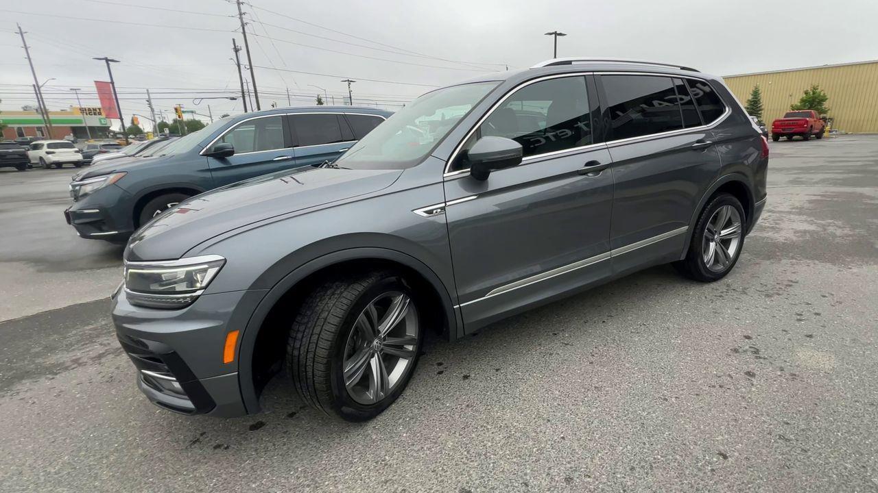2020 Volkswagen Tiguan Highline AWD, HEATED LEATHER SEATS, MOONROOF, NAV, SIRIUS XM, POWER LIFTGATE, CRUISE CONTROL, BACK UP CAM!! Photo
