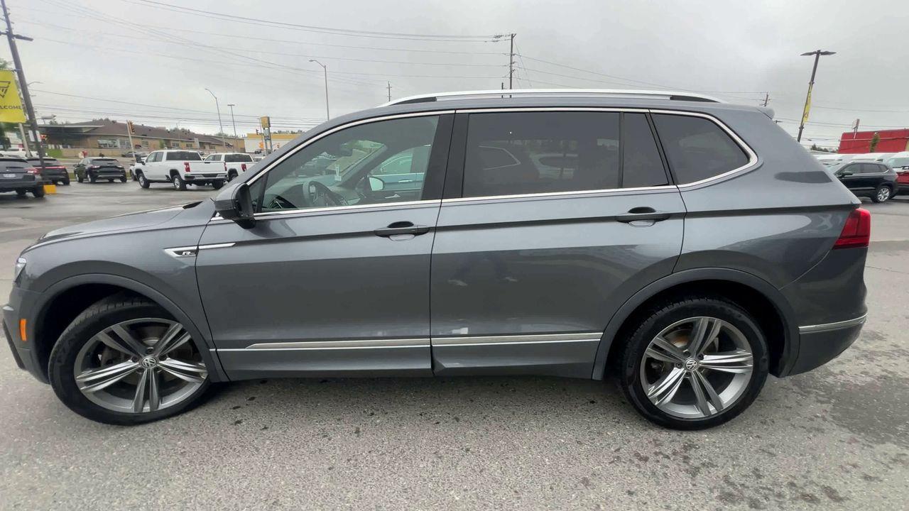 2020 Volkswagen Tiguan Highline AWD, HEATED LEATHER SEATS, MOONROOF, NAV, SIRIUS XM, POWER LIFTGATE, CRUISE CONTROL, BACK UP CAM!! Photo4